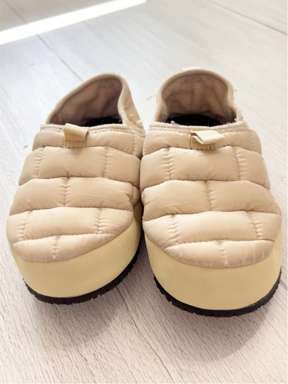 THE NORTH FACE Youth Gravel/White Dune THERMOBALL™ Traction Mules II Size 1